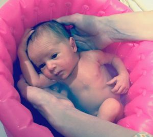 Как да къпем новородено